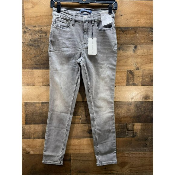 Calvin Klein High Rise Skinny Jeans Size 26 *New with‎ Tags* - Picture 1 of 5